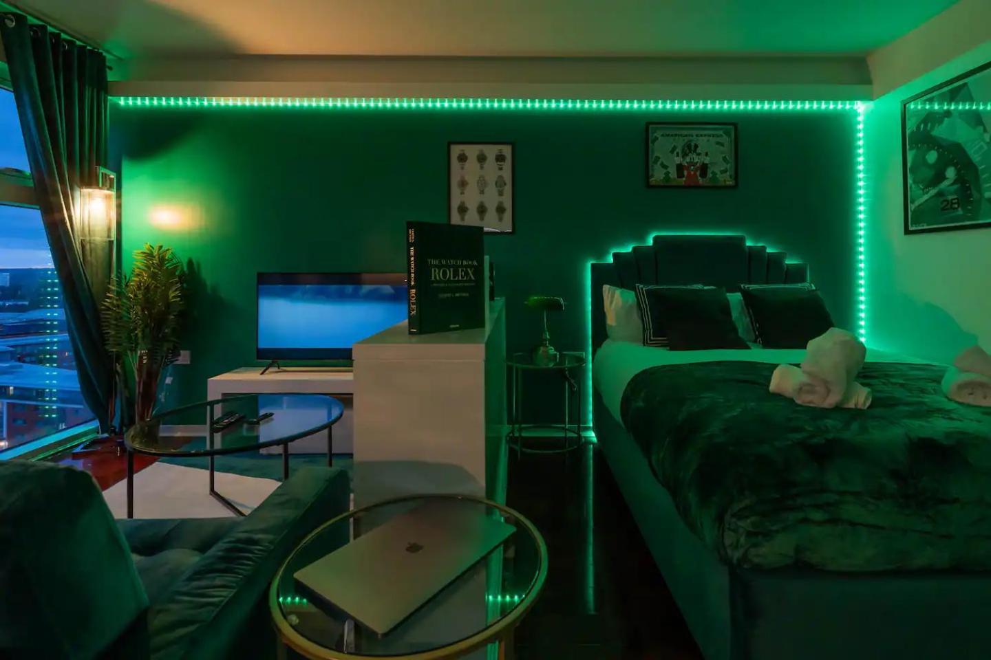 Luxury Rolex Retreat Apartment Birmingham Bagian luar foto